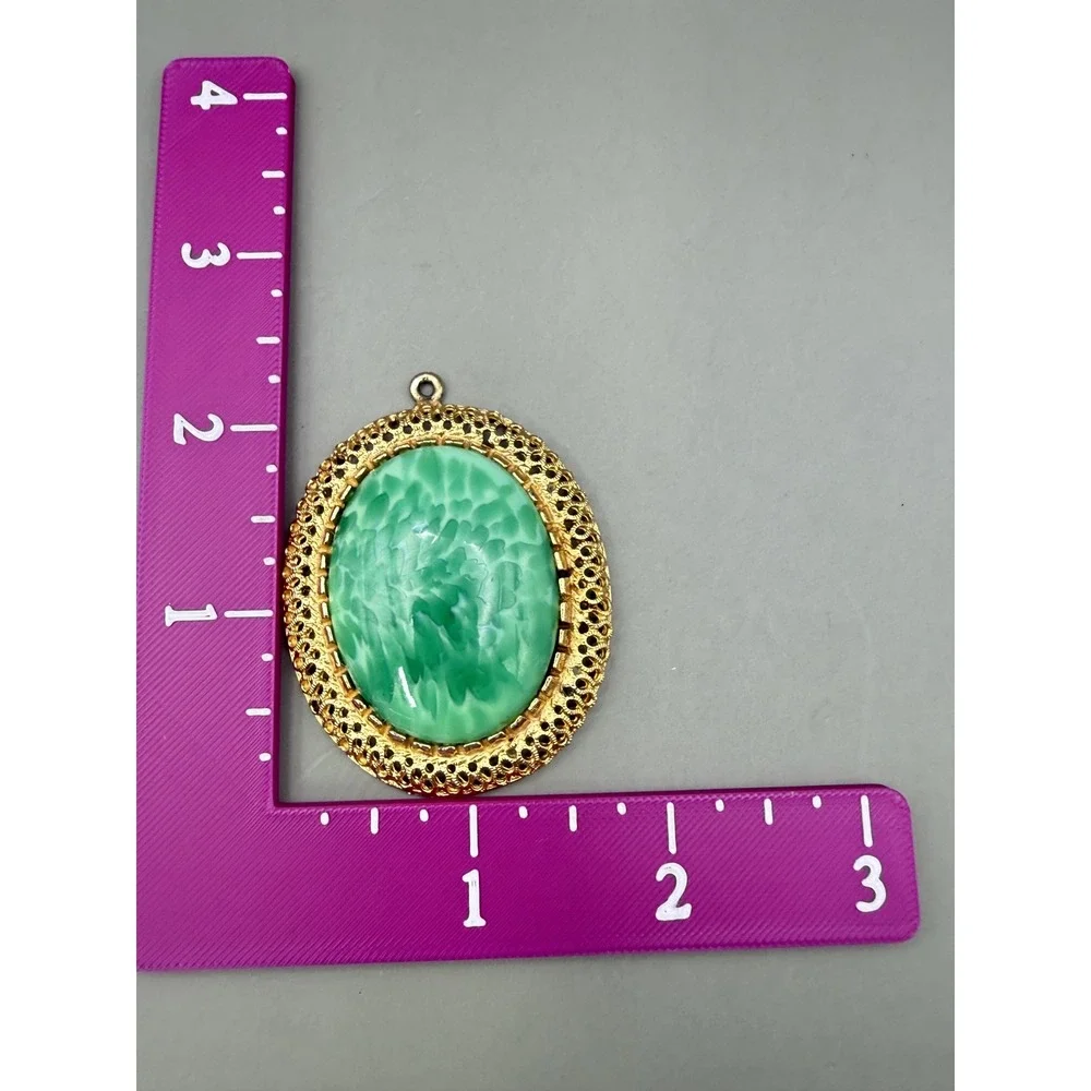 Vintage Gold Tone Filigree Pendant Green Oval Cabochon Openwork Scalloped
